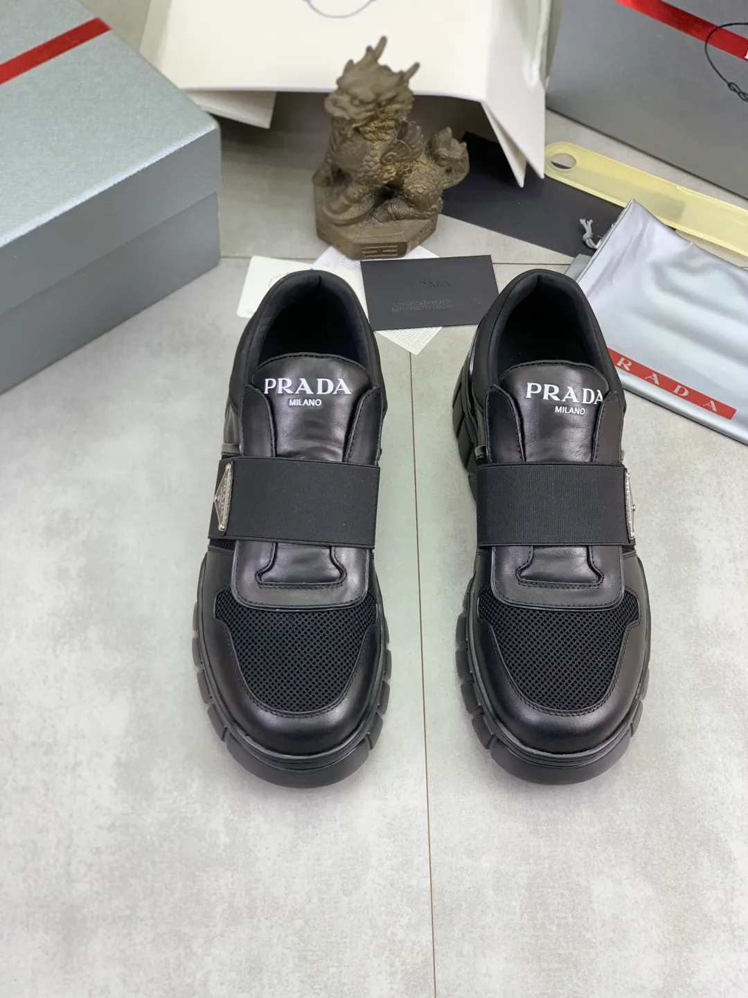 Men's men's shoes P560💰 [Real Price] Popular models are on the official website, 🆘 Trendy brand (Prada) mainly promotes popular models, avant-garde and versatile fashionable men's shoes private version mold opening, cowhide surface splicing 1:1.. Stylish and simple, original imported cowhide lining cowhide feet; the atmosphere and personality are more fashionable, eye-catching and pursuing class. It will subvert the old ideas and be a must-have for fashionistas who want to spend time with you! Must keep it! Tall and comfortable, large and low, high-end quality workmanship. Code number: 38-45 2️⃣optional.